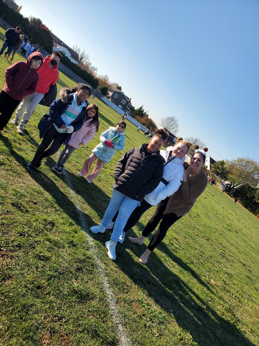 Meadowbrook's 6th annual Turkey Trot!🦃😎🍽 All classes will participate today. Thank you to our special guests and for all of your food donations for the EM Community.#turkeytrot #meadowbrookpe #greathappenshere22_23 <a href="/meadowbrookem/">MeadowbrookSchoolEM</a> <a href="/emeadowschools/">East Meadow Schools</a> <a href="/kristi_detor/">Kristi Detor</a>