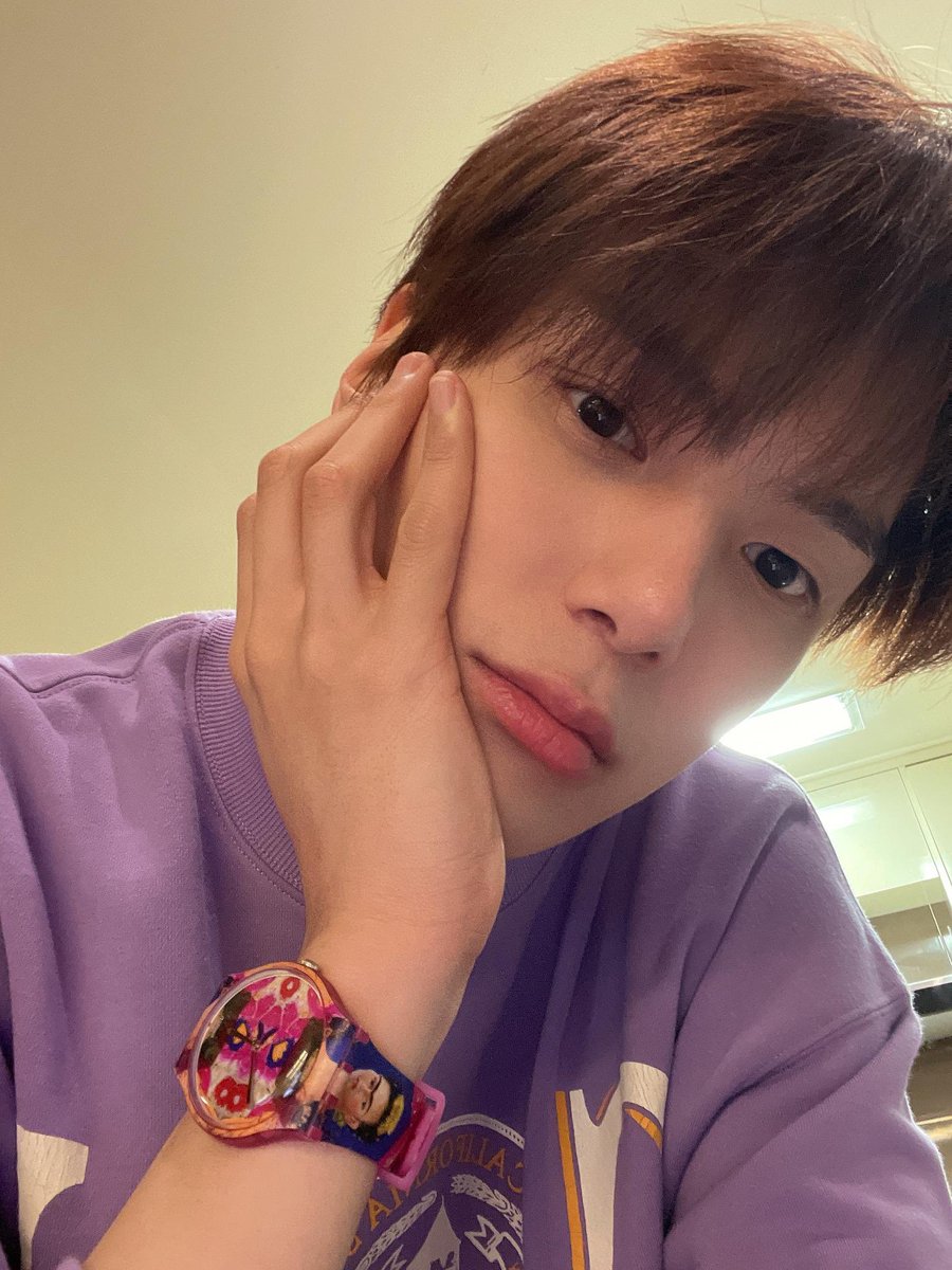 doigandi's tweet photo. 이런 말같지도 않은 반지 만드는 법 알아와서 한참 낑낑대면서 만들면 옆에서 턱괴고 빤히 보다가 ..도와주까? 아니 거의 다 햇어 기다려바. 어엉.. 만나서 자기 얼굴은 안봐주고 종이접기나 하는 여친 옆모습 구경하는 남자 1위(내맘임 https://t.co/987GmigSgB