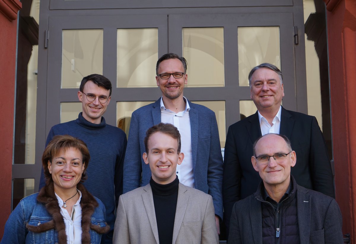 NExTNetz's tweet photo. ❗News Update❗
Wir freuen uns, offiziell den neu gewählten Vorstand des NExT e. V. verkünden zu dürfen: @A_Kranstedt @jan_klum @Hans-Günter Gaul
@HaukeTraulsen @ybalzer @VPatermann
Zur Pressemitteilung: https://t.co/UhA4K06qJN
#NExTpanel #NExTnetz https://t.co/7E4JjXUW5T