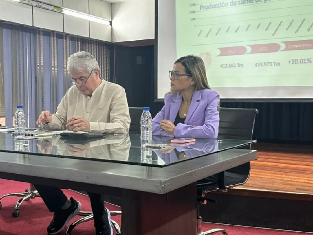 Agradezco al ministro de Agricultura Productiva y Tierras <a href="/wcastroPSUV/">Wilmar Castro</a> y al Ministros para la Alimentación M/G <a href="/LealTelleria/">M/G Carlos Leal Tellería</a>, por encabezar el encuentro.Ratificamos nuestro apoyo para elevar los logros de este importante sector,fundamental para la producción de alimentos del país