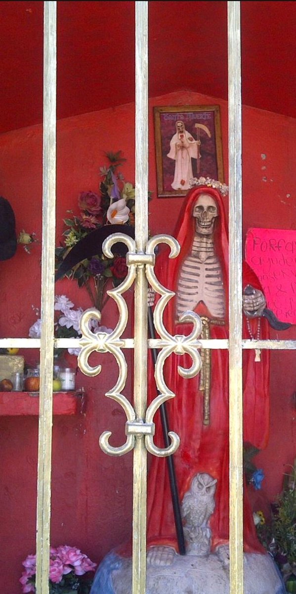 Secfor's tweet photo. On advance in Northern Mexico I came across this Santa Muerte shrine in a remote location.
#santamuerte
#mexicosecurity
#closeprotection
#corporatesecurity https://t.co/a4dFRBlQE2
