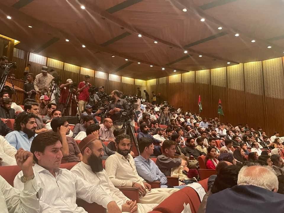 WajihaAbid1's tweet photo. 55th Foundation Day of PPP Organized by PSF today at Arts Council of Pakistan Karachi. It was expressed that the Students will have to play their Role for a Positive Political Environment with Educational activities in the institutions.
@BBhuttoZardari 
 #55thFoundationDayByPSF https://t.co/SU8wzpyjf9