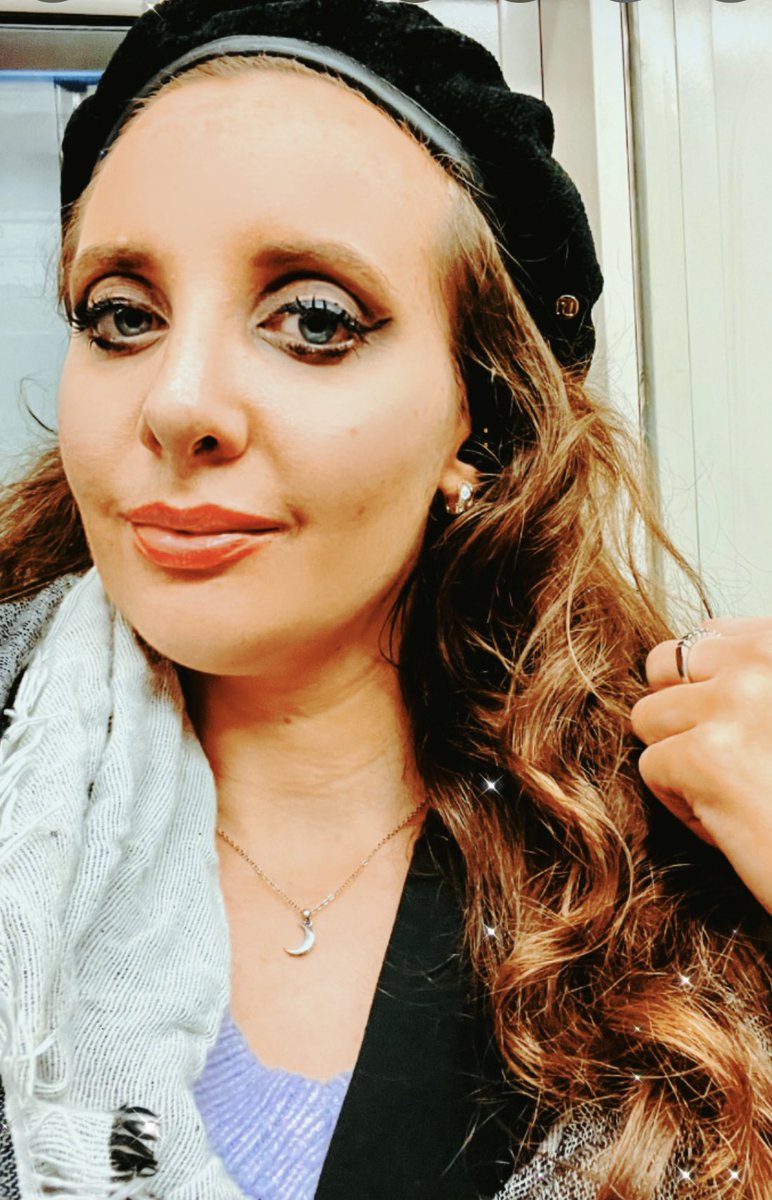 LaurantoniautiC's tweet photo. ~ Back to beret season ~🖤💕✌🏼

~             ~           ~             ~               ~

#fashion #fashionstyle #fashionlove #autumnwinter #autumnwinterstyle #style #photography #autisticadult #autisticwoman https://t.co/RKRFc0i6jf