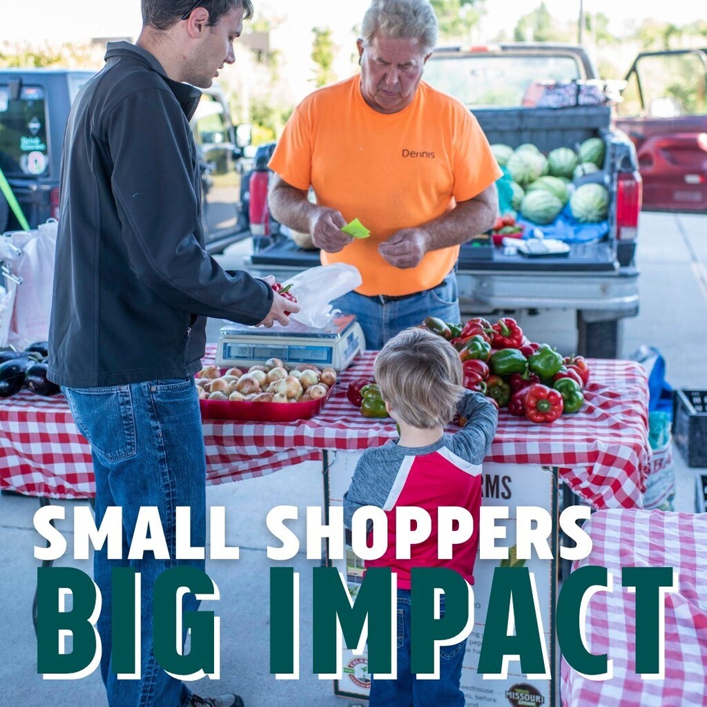 comofarmers's tweet photo. We hold kids activities at our markets to get COMO kids excited about fruits and veggies. Our smallest shoppers have the biggest impact on the future of our community! 🌱
#specialtycrops #columbiafarmersmarket #kidsactivities #onlyCFM https://t.co/qRASbytsrt https://t.co/1PYQoIvlQi