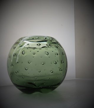 AshhCollectable's tweet photo. #Vintage #Whitefriars #ControlledBubble ovid #vase in #SeaGreen #designed by #WilliamWilson Catalogue No. 9377
#InteriorDesign
#Gift Ideas
See at https://t.co/w5tDwEiPaU https://t.co/rMtxDt1B7J