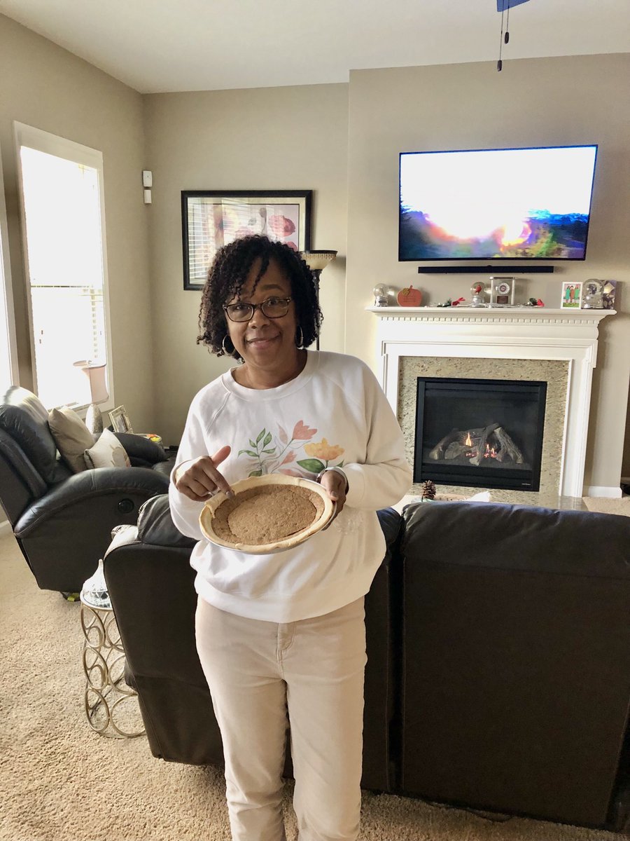 Fortunate to have a week to reflect on all things I’m thankful for this year. Thanksgiving is my favorite holiday- it starts a period of year-end reflection! Grateful for family &amp; friends as well! Happy to have my friend ⁦<a href="/tarheeltanya/">Tanya Evans</a>⁩ stop by as we exchanged baked goods!