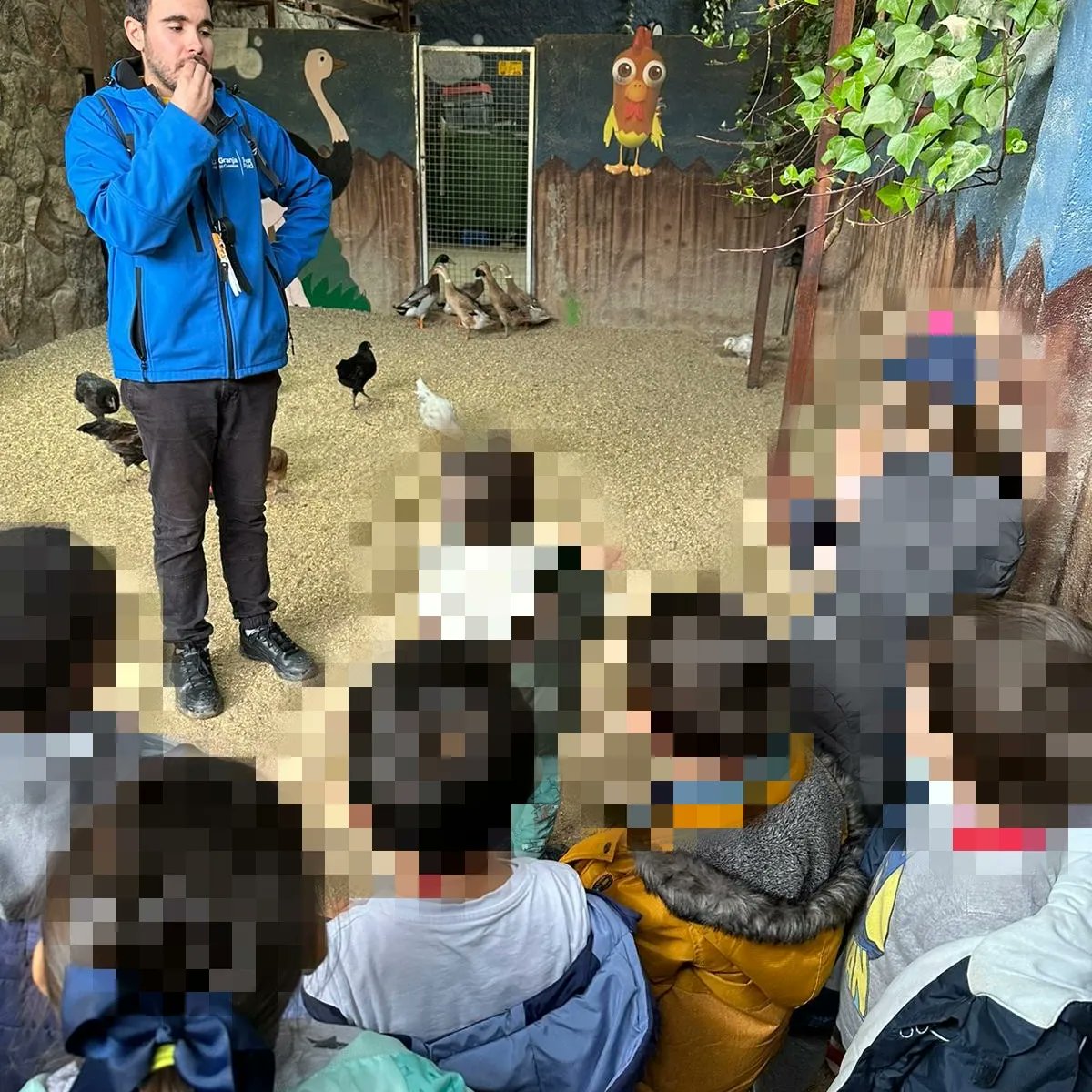 CarmenCondeAlc's tweet image. PRIMERA EXCURSIÓN😍L@s peques del cole han hecho la primera de muchas excursiones que vendrán.Han visitado la granja de Los Cuentos donde han visto muchos animales, han hecho talleres...Sus caras de emoción lo decían todo🥰 #colegiopúblicobilingüe #Alcorcón #excursionesmolonas🤩