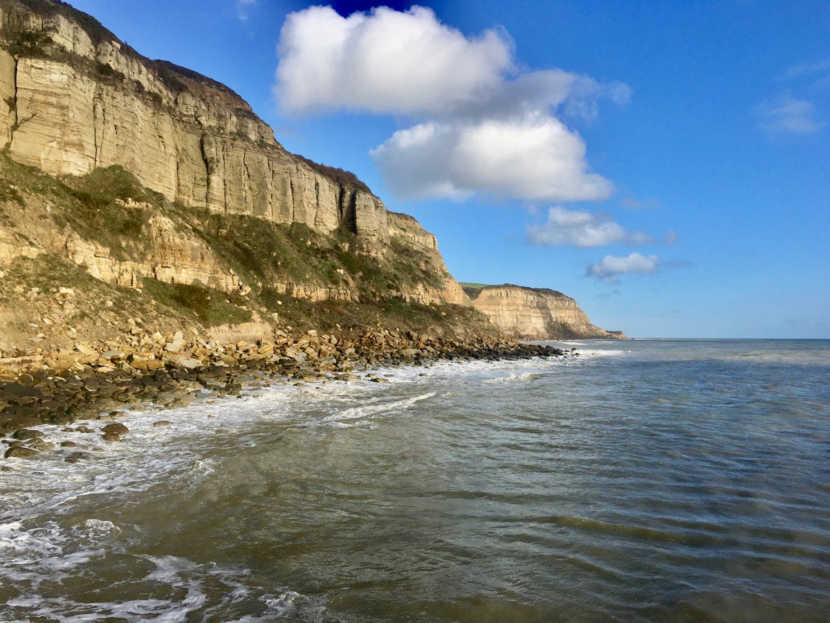 SarahJanes77's tweet photo. Glorious Hastings today #daylight #sunworship #scallopshells #hastings #oldtown #rockanore #beach #hightide #1066country https://t.co/9lcEclcZoG