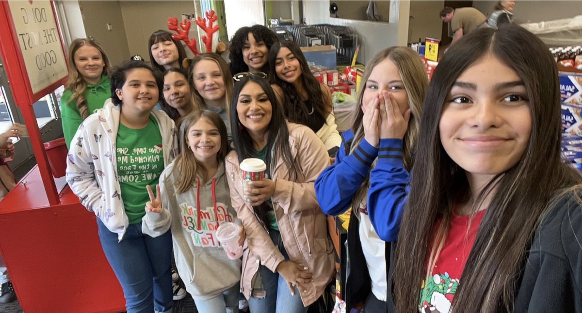 KRamirezCIS's tweet photo. CIS STUCO ringing the bell! #studentleaders @CISCougars @StucoWithMsS @BrazosportISD https://t.co/wo6EXIlFCx