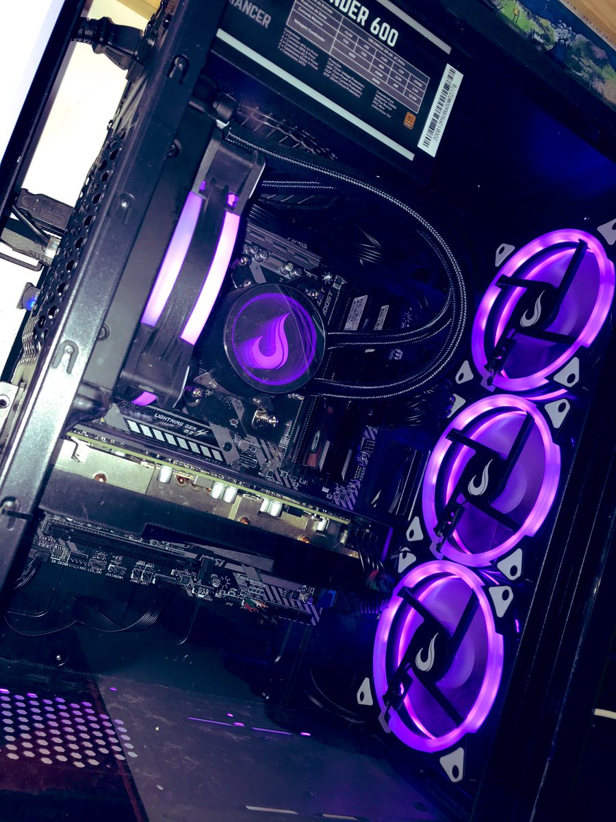 AkacioRadan's tweet photo. #SETUPLOCKGAMER 

Placa Mãe B550
Processador 5600X
Memórias 2x16GB de 3600
Placa de Vídeo RX 6600XT
WaterCooler 120mm
HD M2 512GB 
Fonte 600W
Case - A mais Barato 
Monitor 1 - 27” 144Hz
Monitor 2 - 27” 75Hz
Teclado Redragon Horus
Mouse Redragon Griffin 
Headset Redragon Pandora https://t.co/G98lUCCCzT