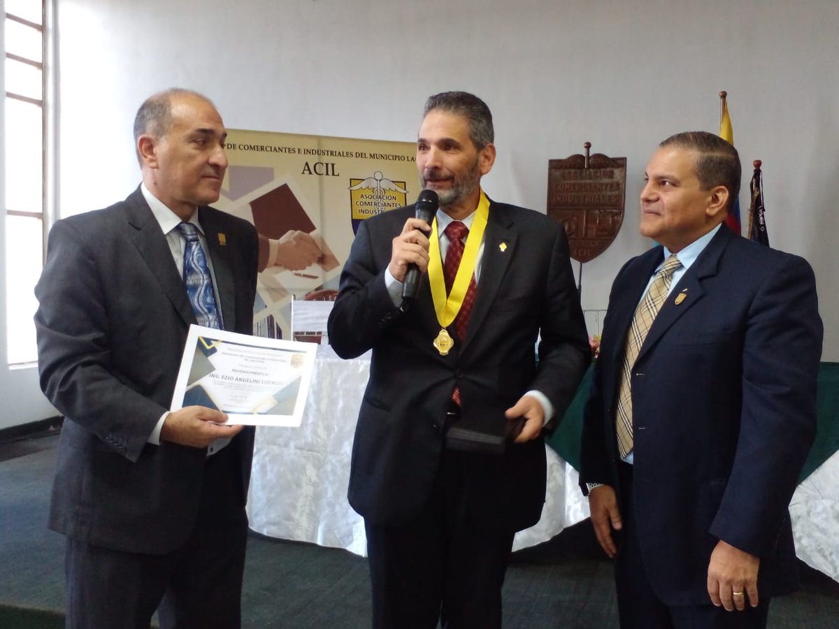 Durante el evento,  <a href="/ezioangelini/">Ezio Angelini L.</a> recibió un reconocimiento de parte de toda la junta directiva de <a href="/ACIL_oficial/">ACIL</a>, por su compromiso con todos los gremios y su constante apoyo a la asociación.