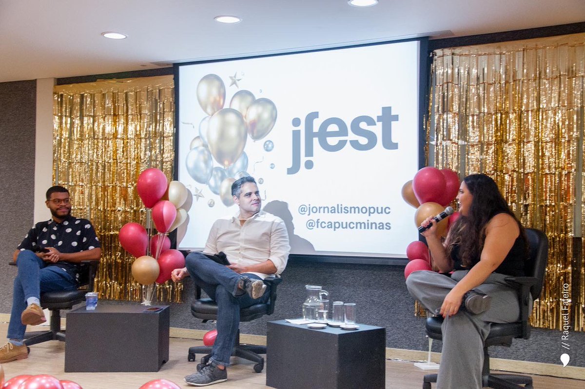 marioalaska's tweet photo. Que orgulho e felicidade desse dia!
Pude participar como mediador/apresentador do #jfest na @pucminas São Gabriel.
Falamos sobre os 100 anos de rádio no Brasil e as novas perspectivas.
Dividi experiências com colegas de profissão e a molecada da universidade! https://t.co/bufrZLtJPR