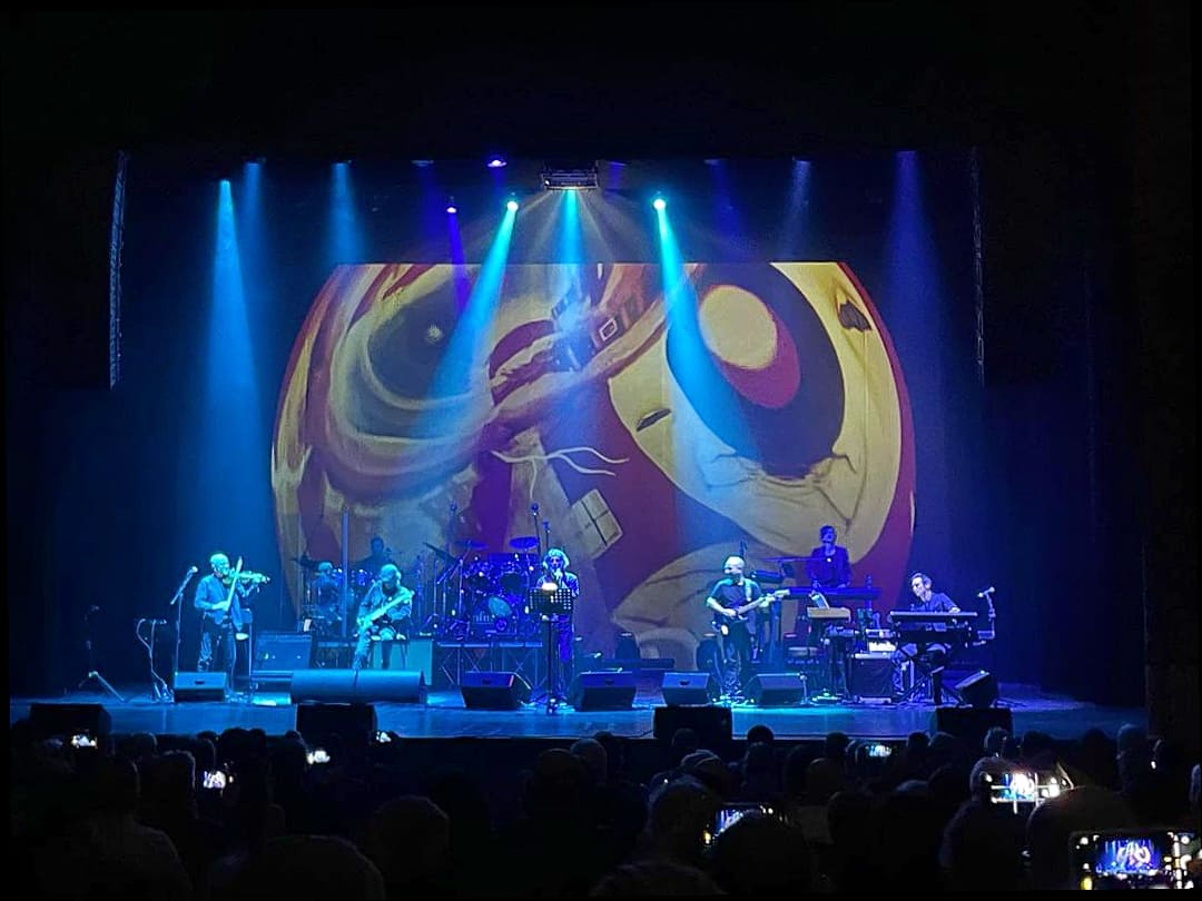 Adesso on stage al Teatro Lirico di #Milano!

(Foto di Michele Petrillo)

#PFM19722022 #teatroliricogiorgiogaber #pfm #premiataforneriamarconi #onstage #live #concerto #concertphotography
