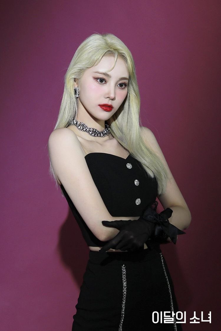 jinsoul hourly tweet media