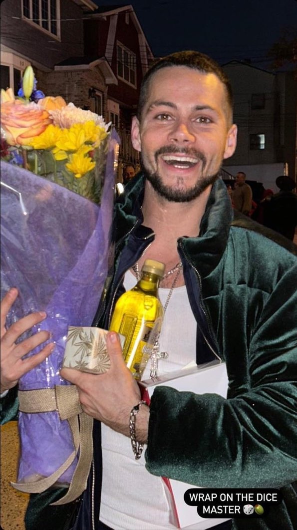 DylanOBrienSp's tweet image. 📸 Nueva foto de Dylan en el detrás de escena de su nuevo proyecto “Ponyboi”. Están grabando en Nueva Jersey 💜