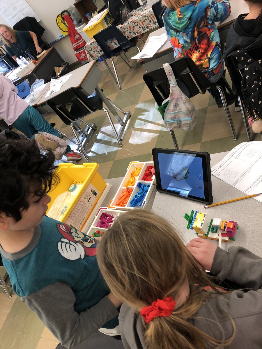 Leah440B's tweet photo. Mrs. Meng’s classes went further today. Making predictions. Thinking about patterns. Exploring variables and how data can be collected and graphed with technology! So many connections to other content areas! https://t.co/j02ZIoAXm3
