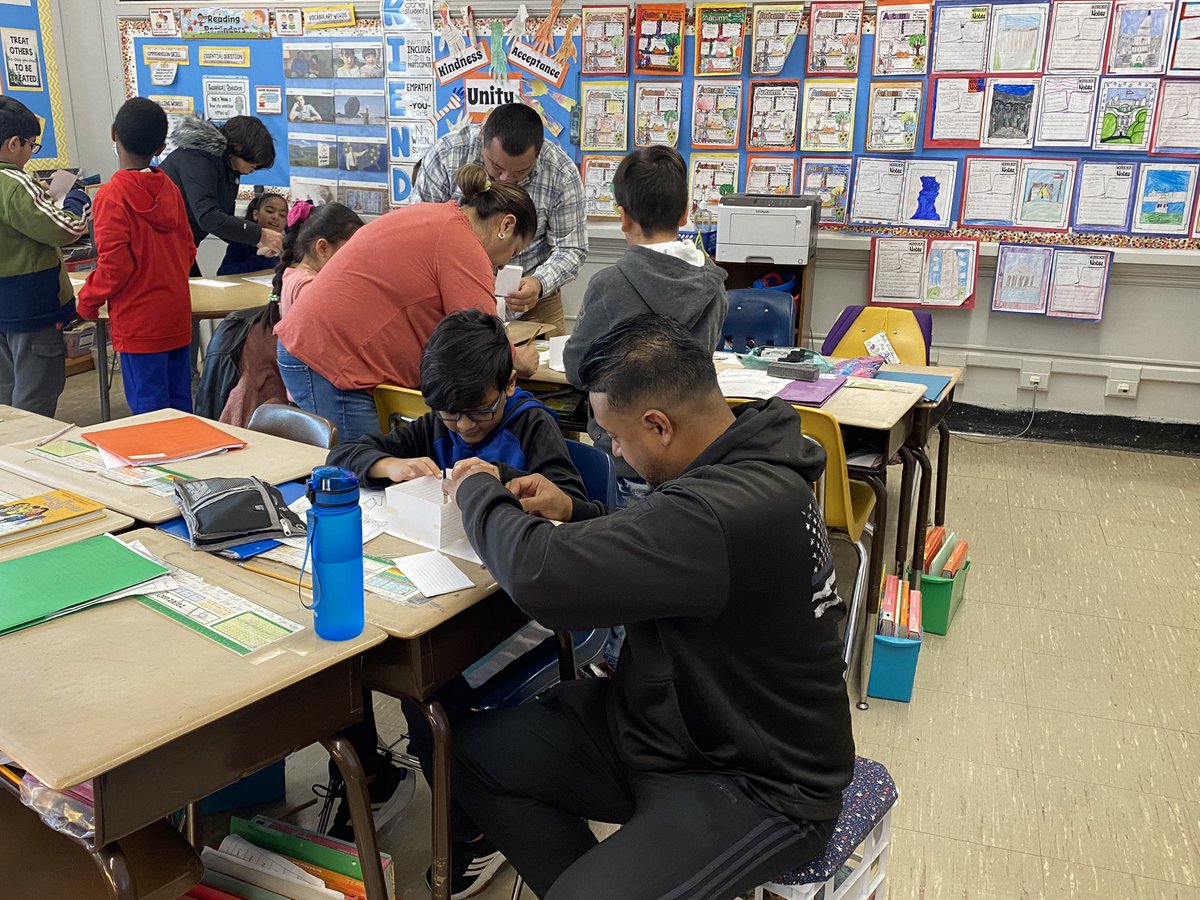 CSMrsSeaman1's tweet photo. Thank you to all who attended American Education Week -We had a blast!
#TeamWheeler@VS13UFSD@RPeetsButcher https://t.co/XvjW657z18
