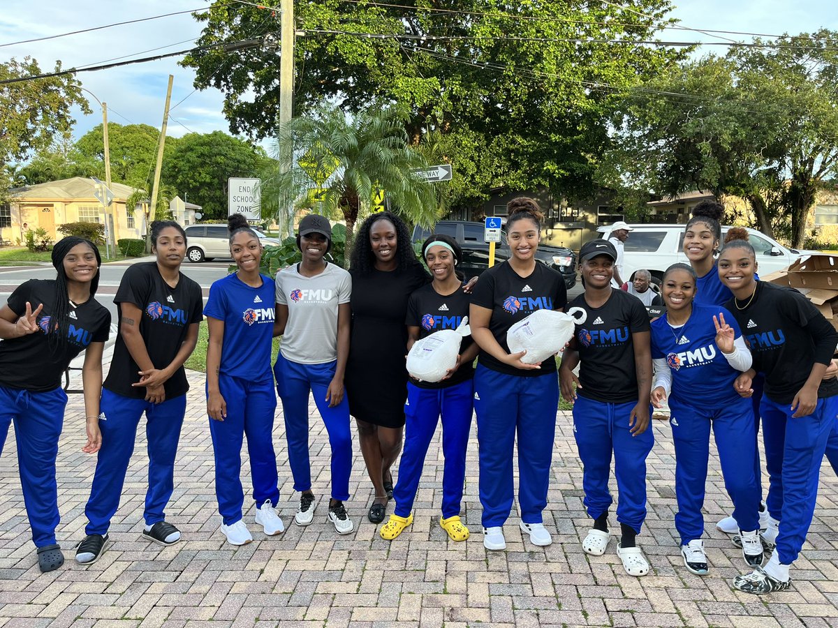 CoachGStanback's tweet photo. FMU Lady Lions Basketball…..Giving the gobble to the community! Turkey’s the Lion Way! Thank you 🦁 @TamaraJames_  and @DaniaBeachFL! Give Thanks! @GoFmuLions @SunConference @Truecane12 https://t.co/baNqSht7Ji