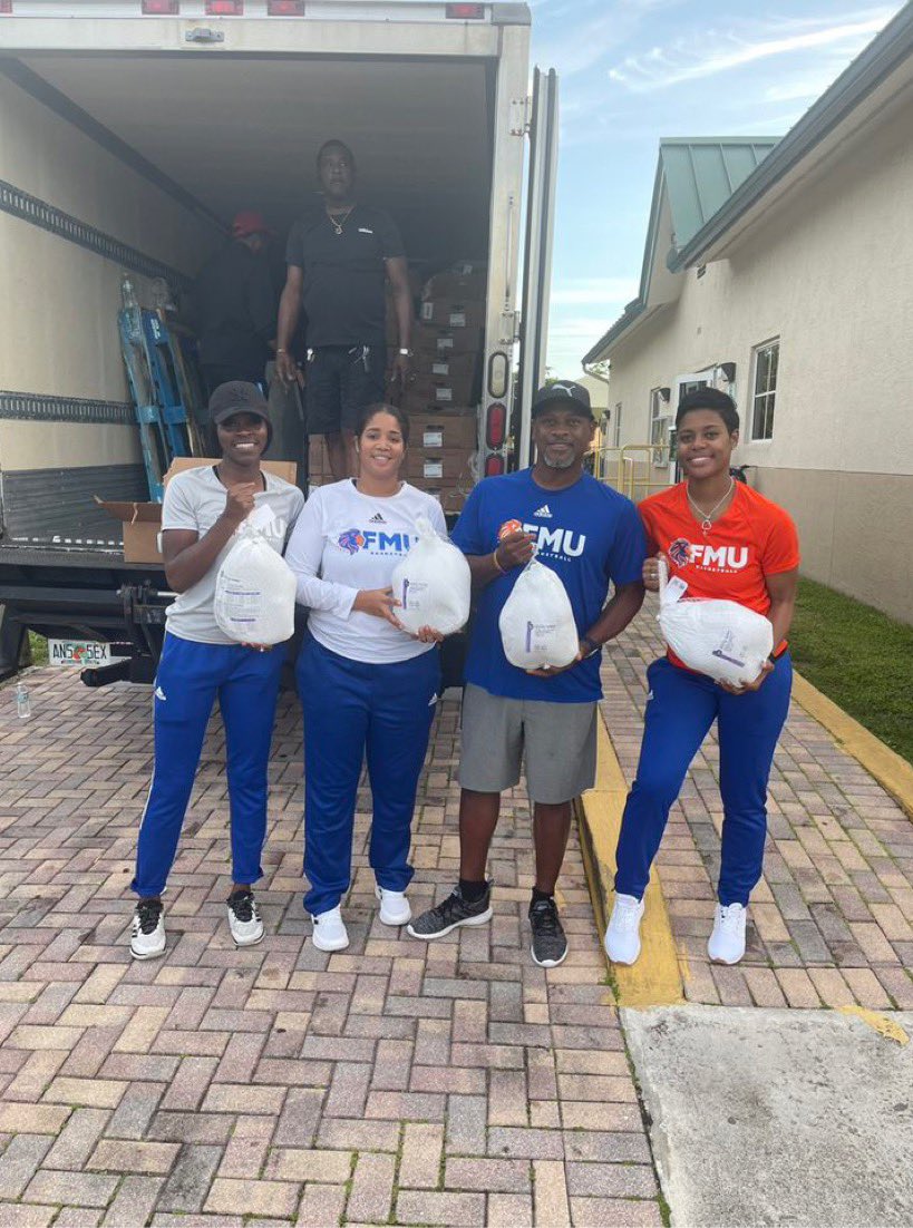 CoachGStanback's tweet photo. FMU Lady Lions Basketball…..Giving the gobble to the community! Turkey’s the Lion Way! Thank you 🦁 @TamaraJames_  and @DaniaBeachFL! Give Thanks! @GoFmuLions @SunConference @Truecane12 https://t.co/baNqSht7Ji