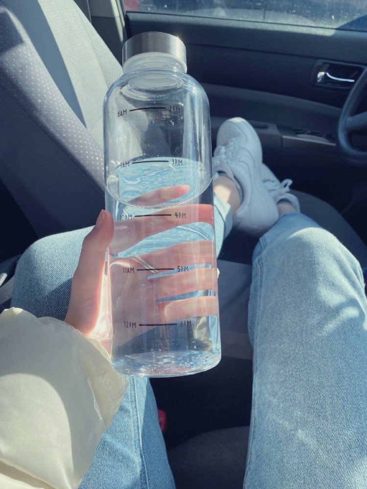 ohgeezerocal's tweet photo. edtwt you better be hydrated cause there are GERMS out here that will take you right out and i cannot convince you to eat. so here’s 🧊💧🌊 water 🌊💧🧊 being pretty https://t.co/BoYxHvetXR