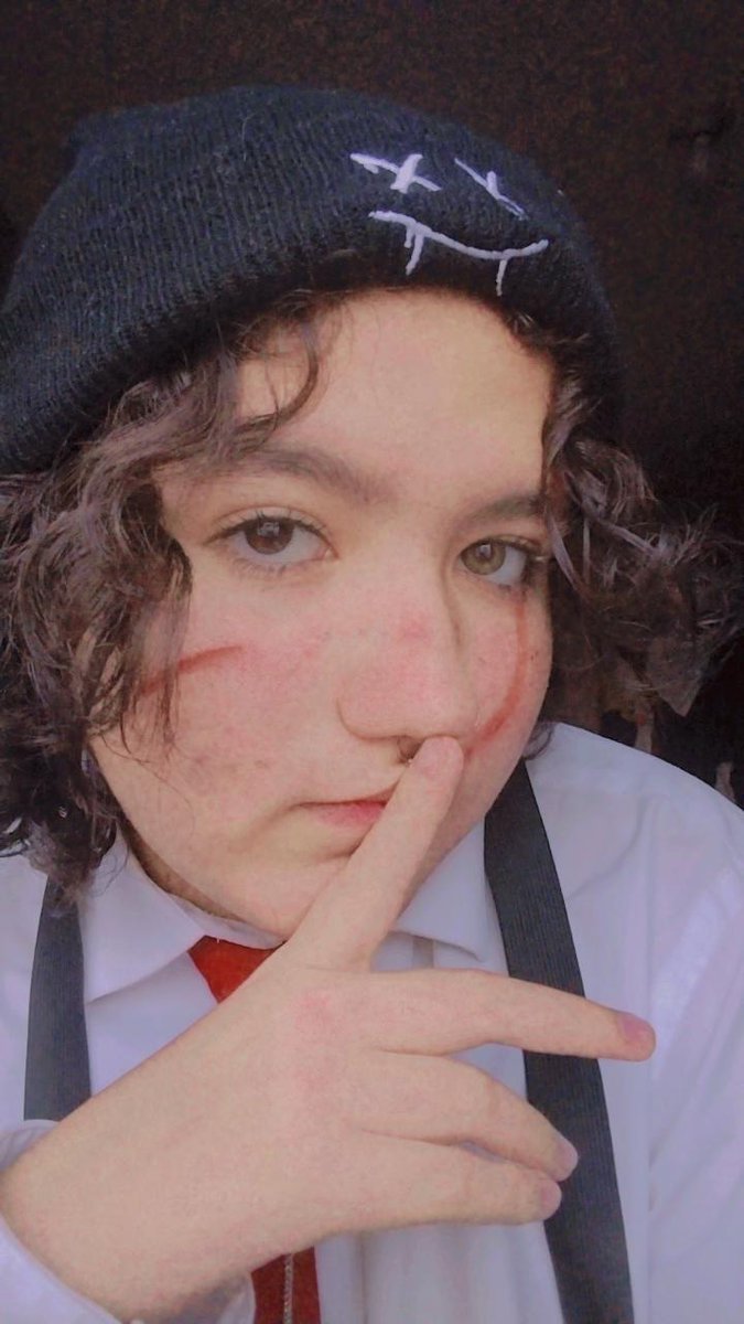 aidenlovesbigQ's tweet photo. aquí mi aportación para el #patitotwtselfieday con un cosplay de Big Q que hice hace unas semanas🃏♠️ https://t.co/uILAaEZtlb