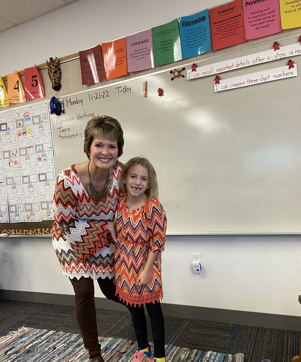 bronk_lb's tweet photo. Another #twinning #FunIn2ndGrade https://t.co/a3tIwlBLsK