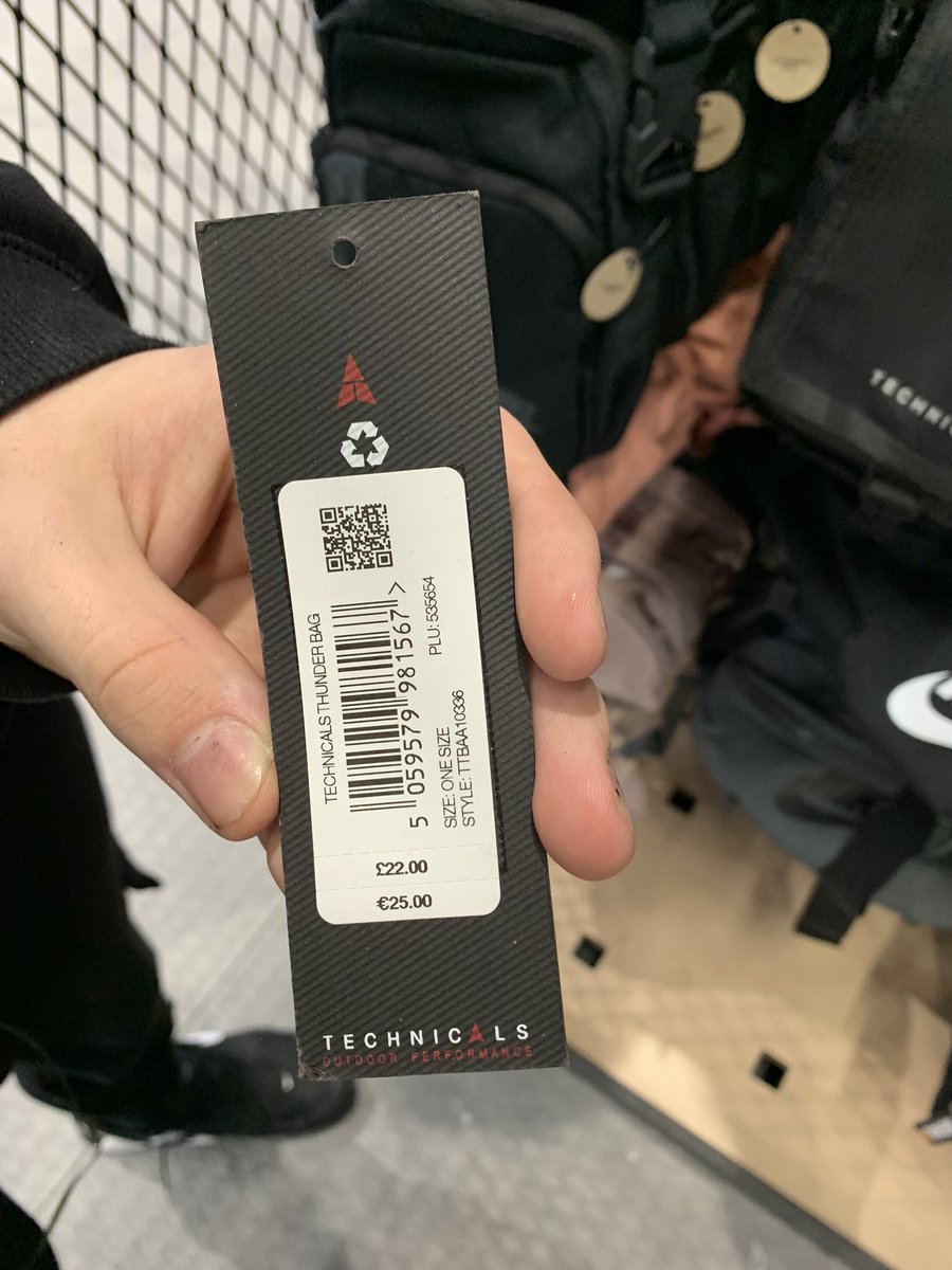 Andrew__RR's tweet photo. @JDhelpteam is your online price an error? In store it’s £22 online for the same bag it’s £25? Wondered if someone imputed the euro price online by mistake? https://t.co/H9C7RnWjRl