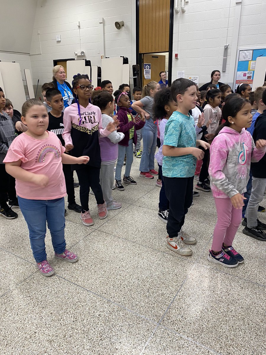 cdavis21BCPS's tweet photo. Such a fun day at @SandyPlainsES!  Thank you to the @PatapscoHSCFA marching band and Great Expectations for performing for our students.  @RodriguezHobbs https://t.co/jAKTXhkU1S