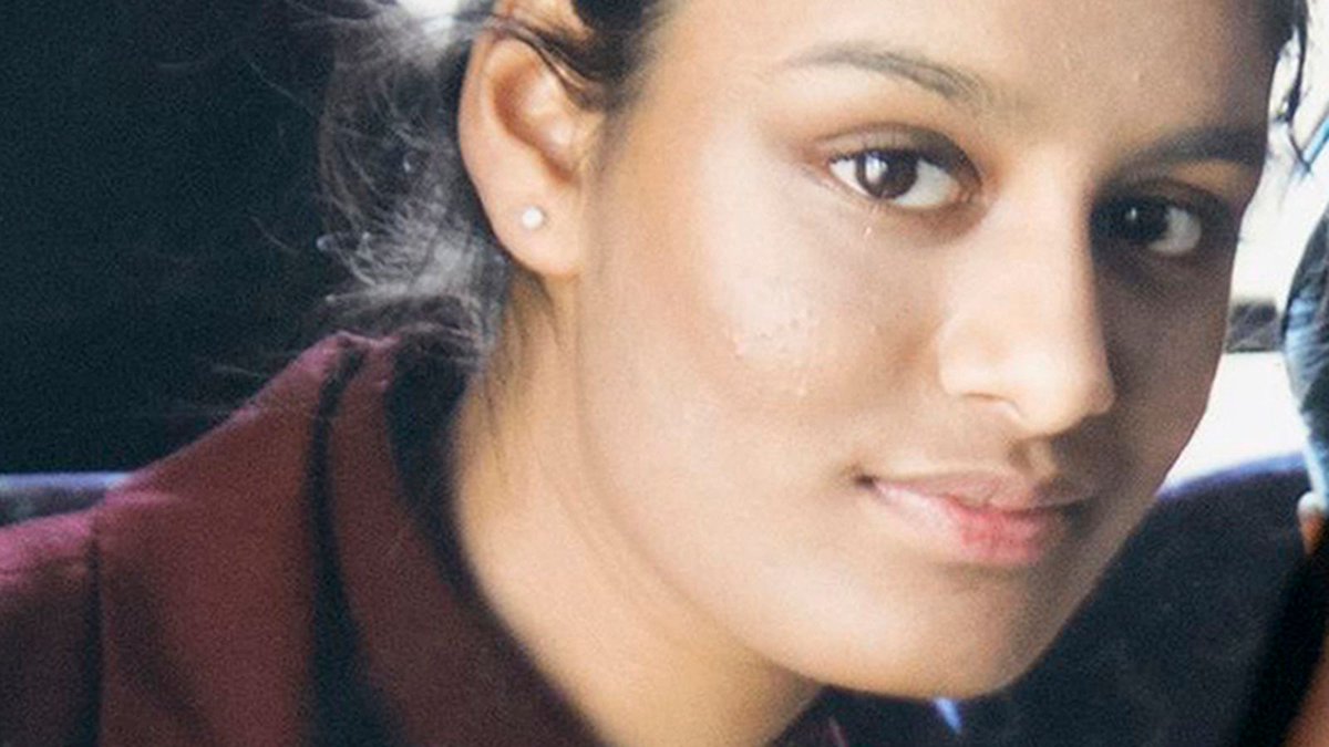 SkyNews's tweet photo. Three stories: 

🔴 Manchester United owners to explore sale https://t.co/b02Y4U9RJL
🔴Rail strikes to hit peak Christmas travel https://t.co/Ijb5yASxD7
🔴 Shamima Begum's lawyer says police and school 'missed opportunities' to stop her leaving UK https://t.co/hOVA97gZeV https://t.co/7OSX80JaHH