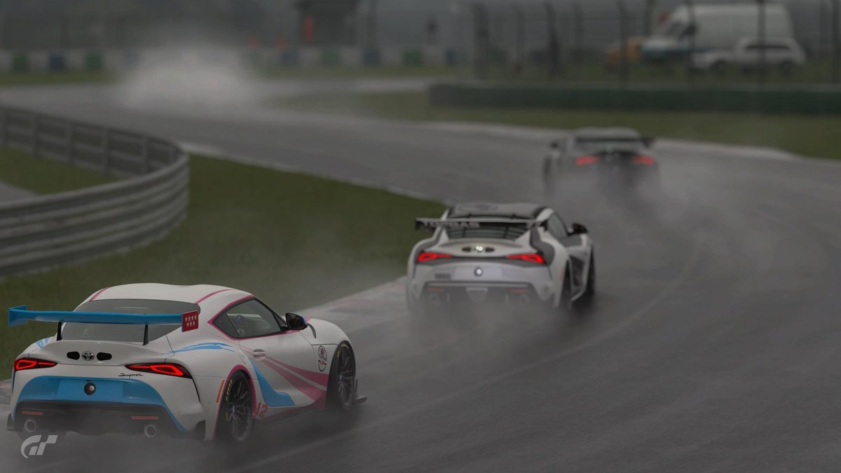 StoneManXII's tweet photo. Os dejo algunas fotos de la carrera del domingo que espero os gusten (Hilo).
#fotos
#gt7 
#Simracing 
#PlayStation5 https://t.co/QGJpo6M28o