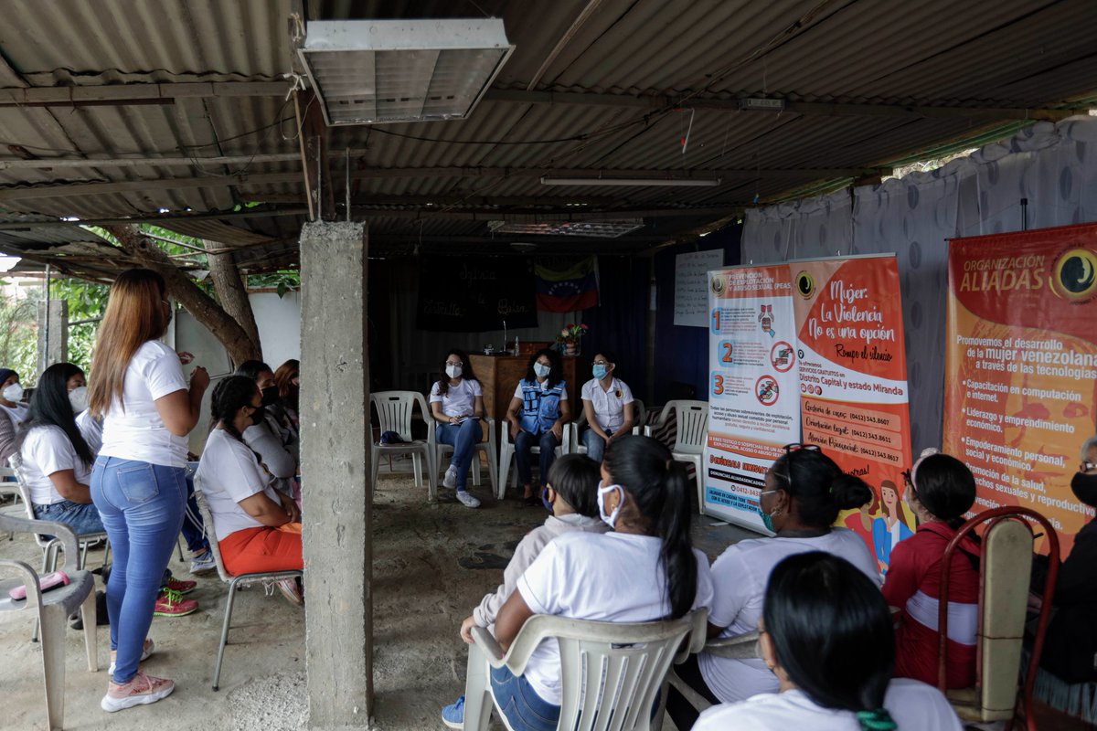 OCHA_Venezuela's tweet photo. "Me ayudó a fortalecerme y a saber que como mujer yo valgo, soy independiente y puedo ayudar a los demás", relata Carla González, una de las participantes del proyecto implementado en Propatria (Caracas) por @ALIADASenCADENA y con el apoyo del Fondo Humanitario de Venezuela (FHV) https://t.co/g0Yn0XcP29