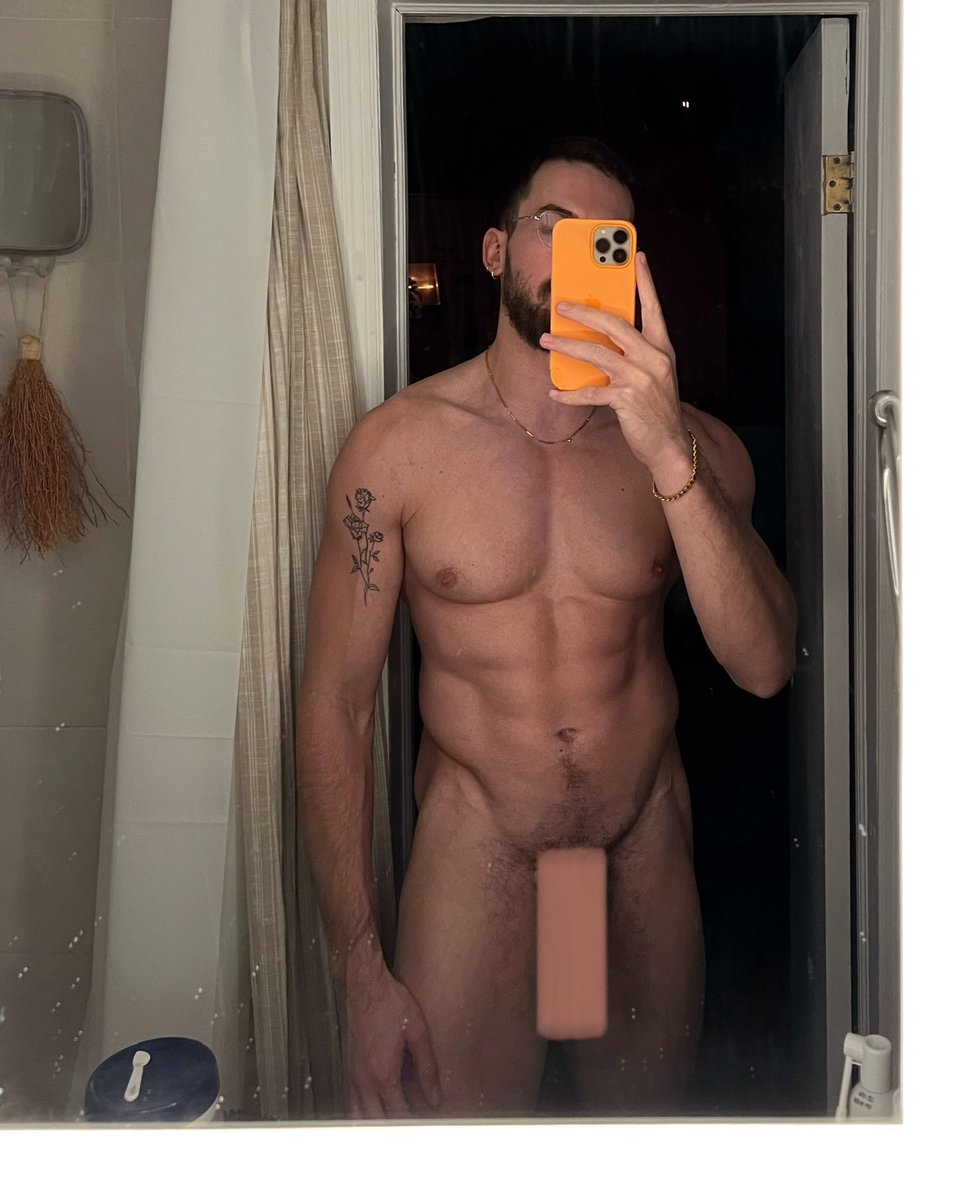 French_Zaddy's tweet photo. Dirty Mirror https://t.co/oPHk9cp7Mf
