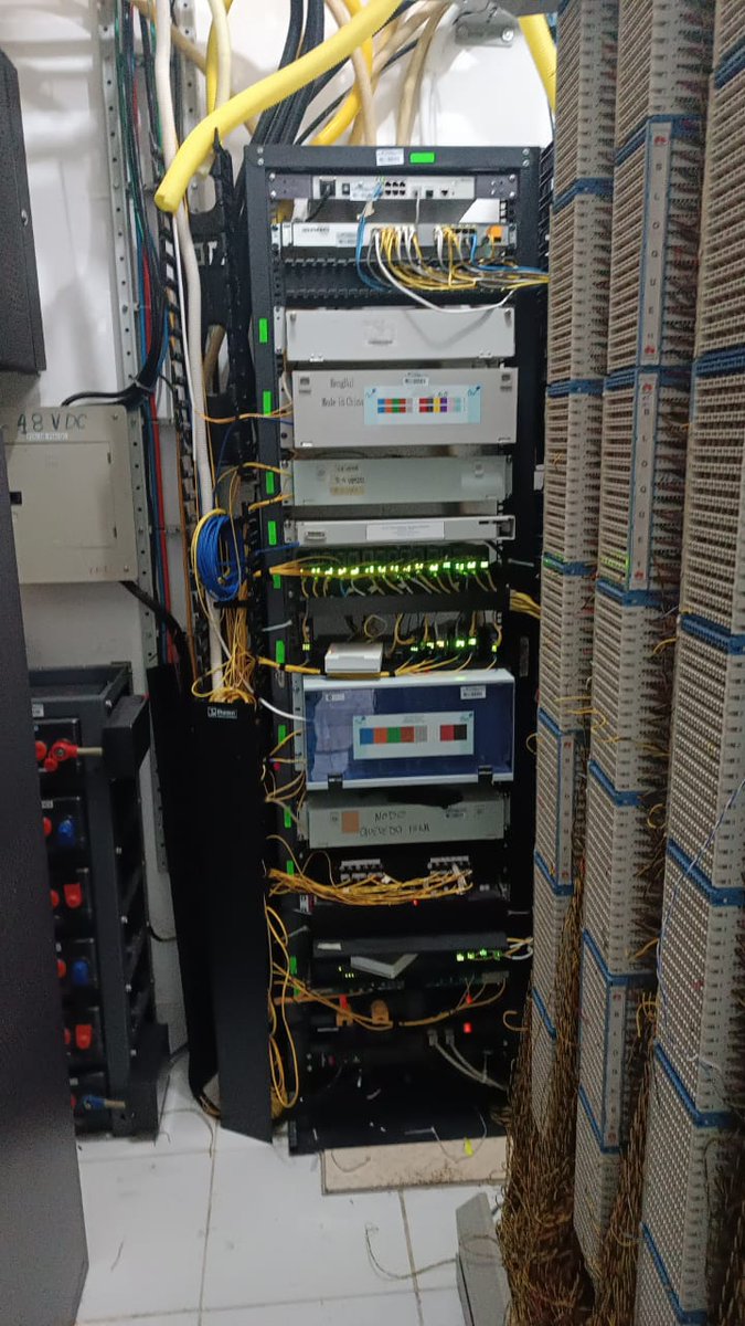 🔵990 clientes del sector Pamuniq, en #Quevedo, recuperaron los servicios de telefonía e Internet fijo, luego de un daño masivo que fue ocasionado por un cortocircuito.📱📞
La <a href="/CNT_EC/">CNT Ecuador</a> trabaja con el compromiso de brindar soluciones oportunas a nuestros clientes.