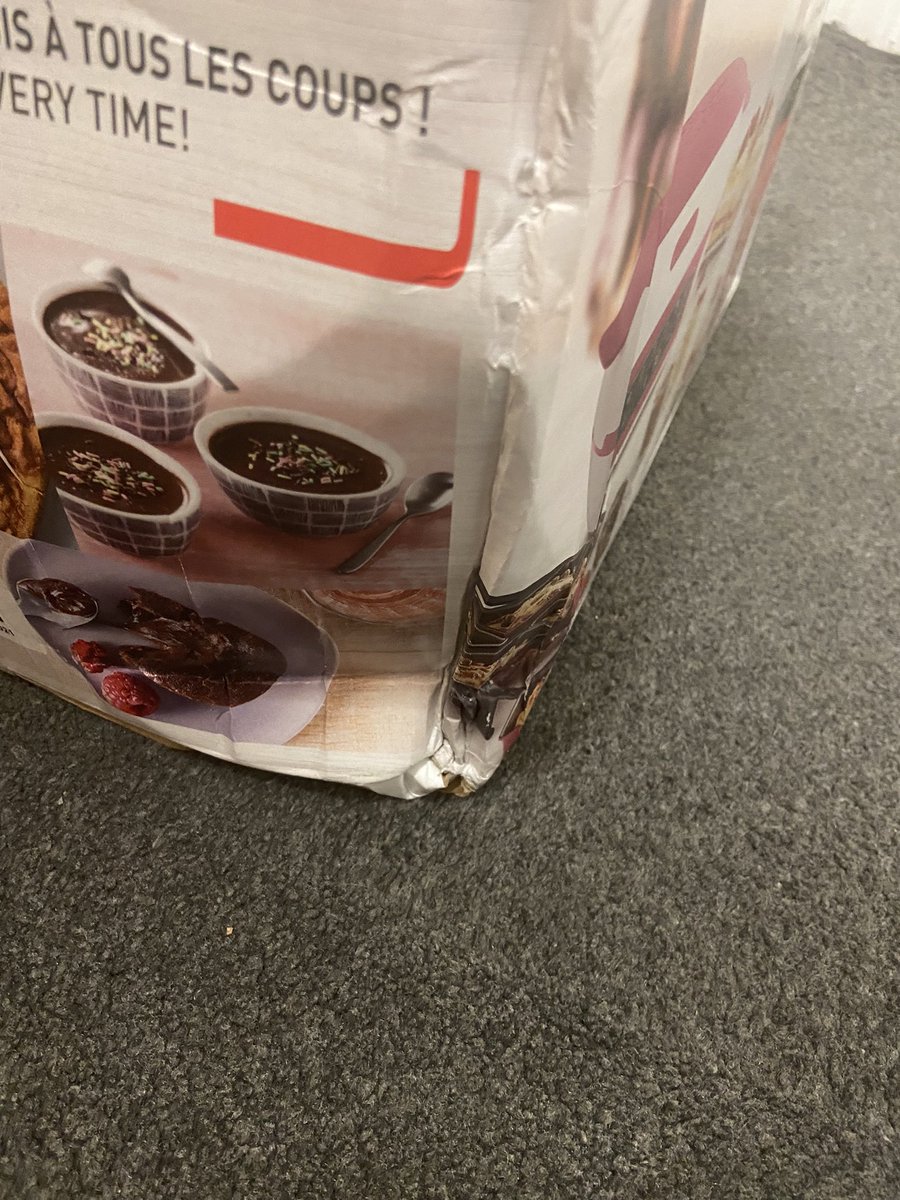 LauraBY's tweet photo. @LaRedouteUK this is meant to be a Christmas present. How am I supposed to give it away like this ? Couldn’t you send it in a boxe ? https://t.co/Pr3UVjslJY