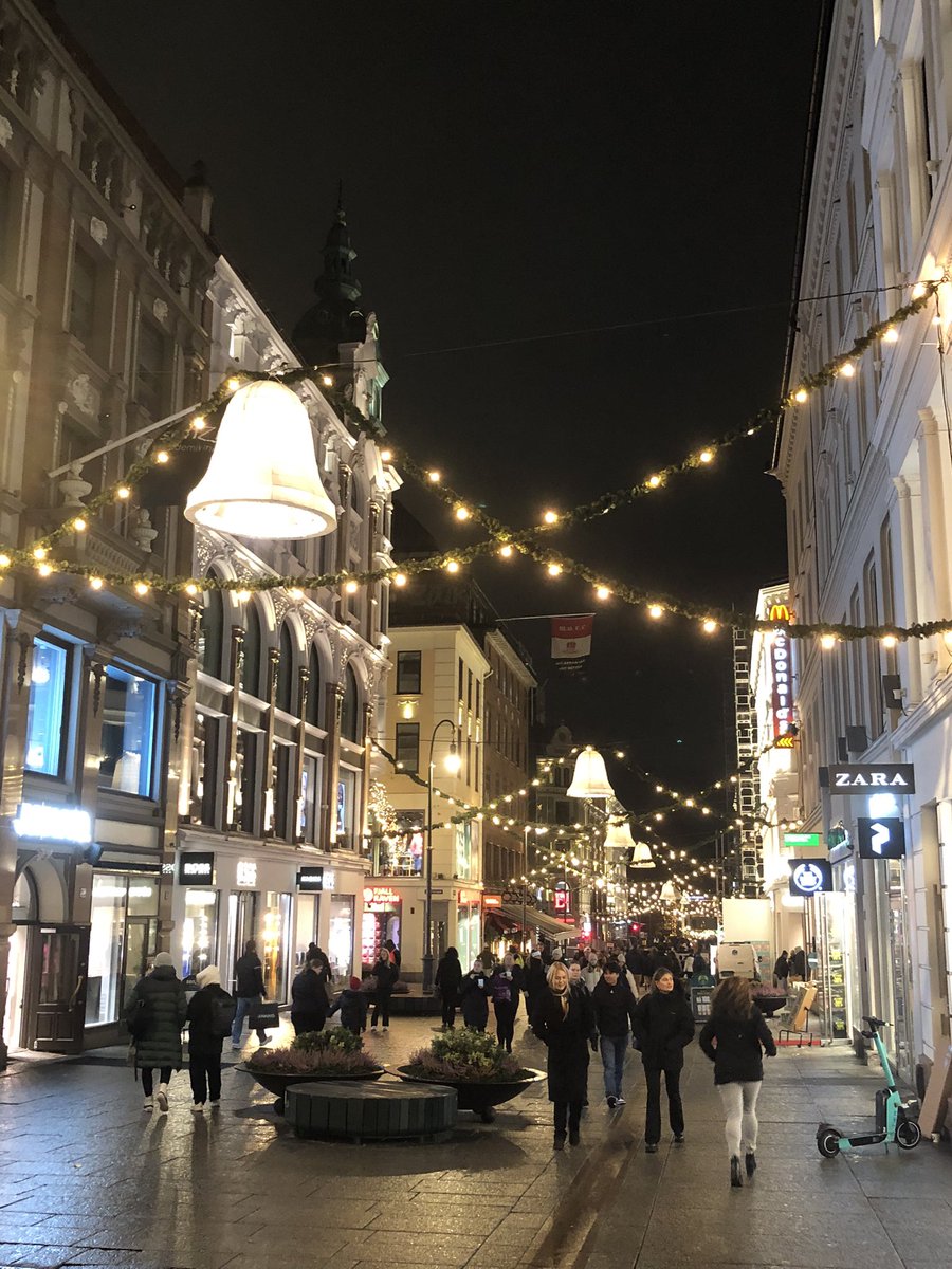 TommyTonsberg's tweet photo. Oslo is all lit up tonight 🥰 https://t.co/J0d26asP8l