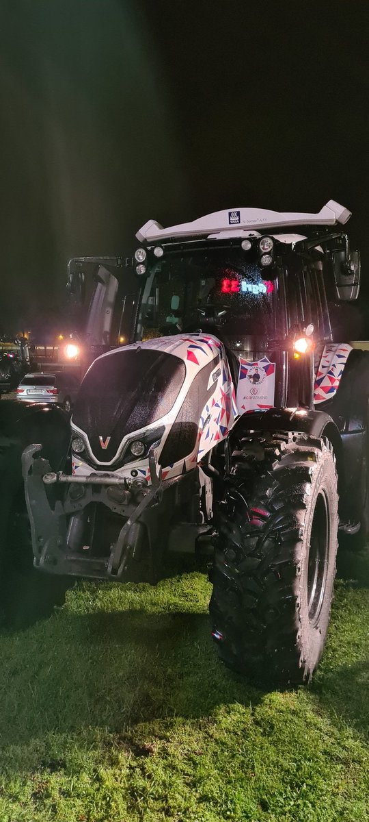 CedricB_YARA's tweet image. #Nsensor @YARA_france de nuit #Nokian #Valtra @Co_Farming #agri33