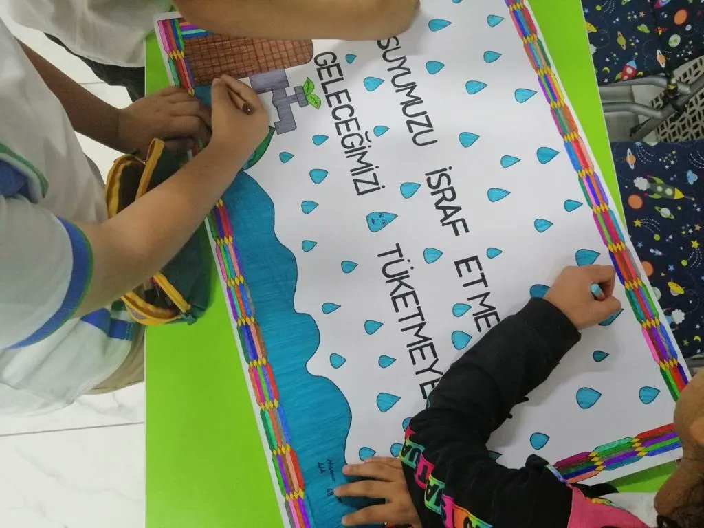 ErasmusWater's tweet photo. Erasmus+ projemiz kapsamında öğrencilerimiz su bilinci ve su farkındalığını artırmak için Türkçe ve İngilizce sloganlar yazdılar.@ulusalajans @ABBaskanligi @EskisehirMem @odunpazarimem @1Havaikmal @ErasmusWater @TurkeyPlus @erasmuswaterfr1 https://t.co/ZlrAjq56V0
