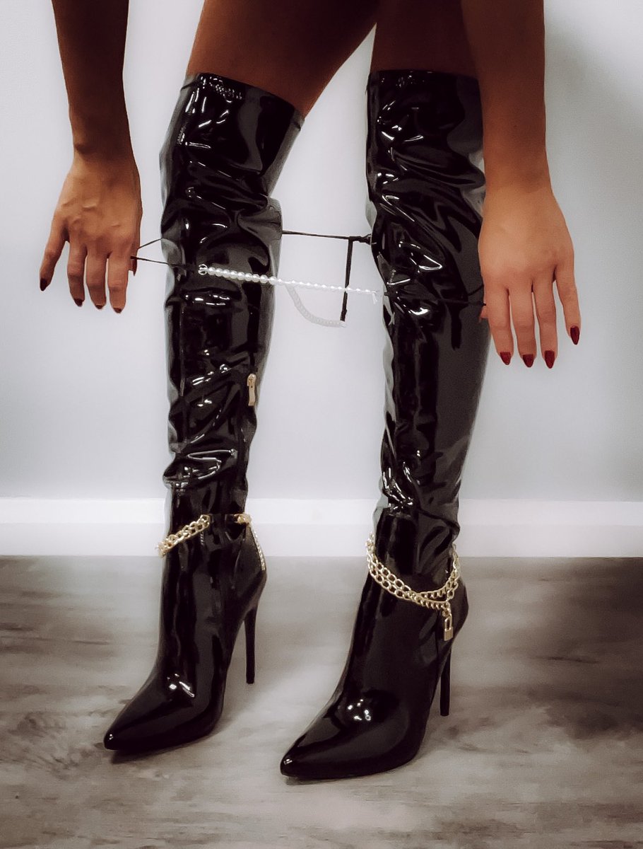 Uk_Styleaddict's tweet photo. I take everything off apart from these boots 😈 #nsfw #latex #latexboots #hotboots #hot #hotwife #latexfashion #latexmodel #bootlicker #shiney https://t.co/TOi1trvjhO