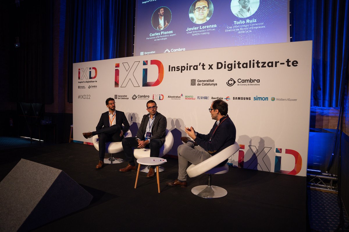 CambraBCN's tweet photo. Més de 200 persones assisteixen a l'#IXD22!
🤝Una jornada que ha estat possible gràcies a @AltostratusSL @SamsungMobile @SimonElectricES @WKPymes @ibercaja #BenitoNovatilu @flaxandkale!
☝️La trobada ha posat el focus en els beneficis de la digitalització dels negocis! https://t.co/YiaJnOC50q
