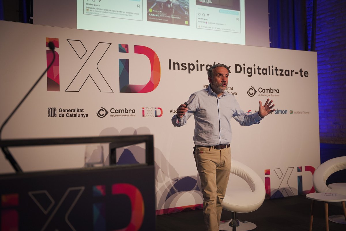 CambraBCN's tweet photo. Més de 200 persones assisteixen a l'#IXD22!
🤝Una jornada que ha estat possible gràcies a @AltostratusSL @SamsungMobile @SimonElectricES @WKPymes @ibercaja #BenitoNovatilu @flaxandkale!
☝️La trobada ha posat el focus en els beneficis de la digitalització dels negocis! https://t.co/YiaJnOC50q