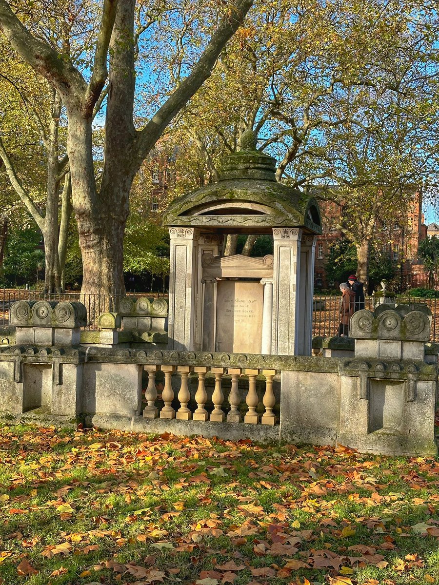 TobyWoody's tweet photo. Within sight of St Pancras #DayOutInLondon https://t.co/bNBuGfpAxa