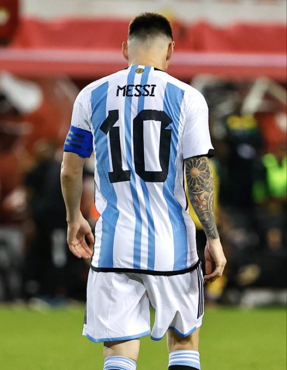 thehabbas's tweet photo. No true Lionel Messi fan will scroll without liking this pics
Retweet if u believe Messi will lift this year #FIFAWorldCup https://t.co/ZLP8CARRSC