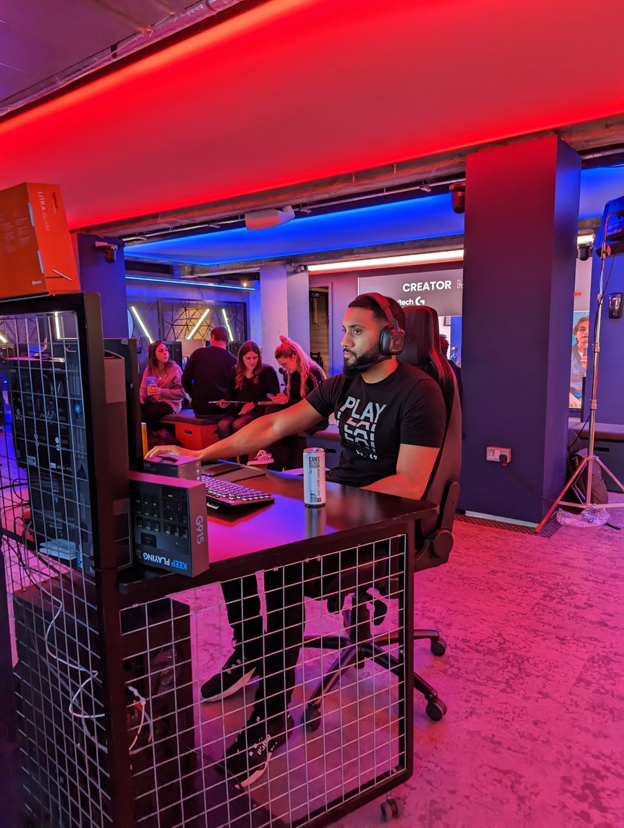 JonDevo's tweet image. About to take part in a fun discussion for @LogitechG! W/ @AuddyShows + @Logitech #CreatorMasterclass #podcasting