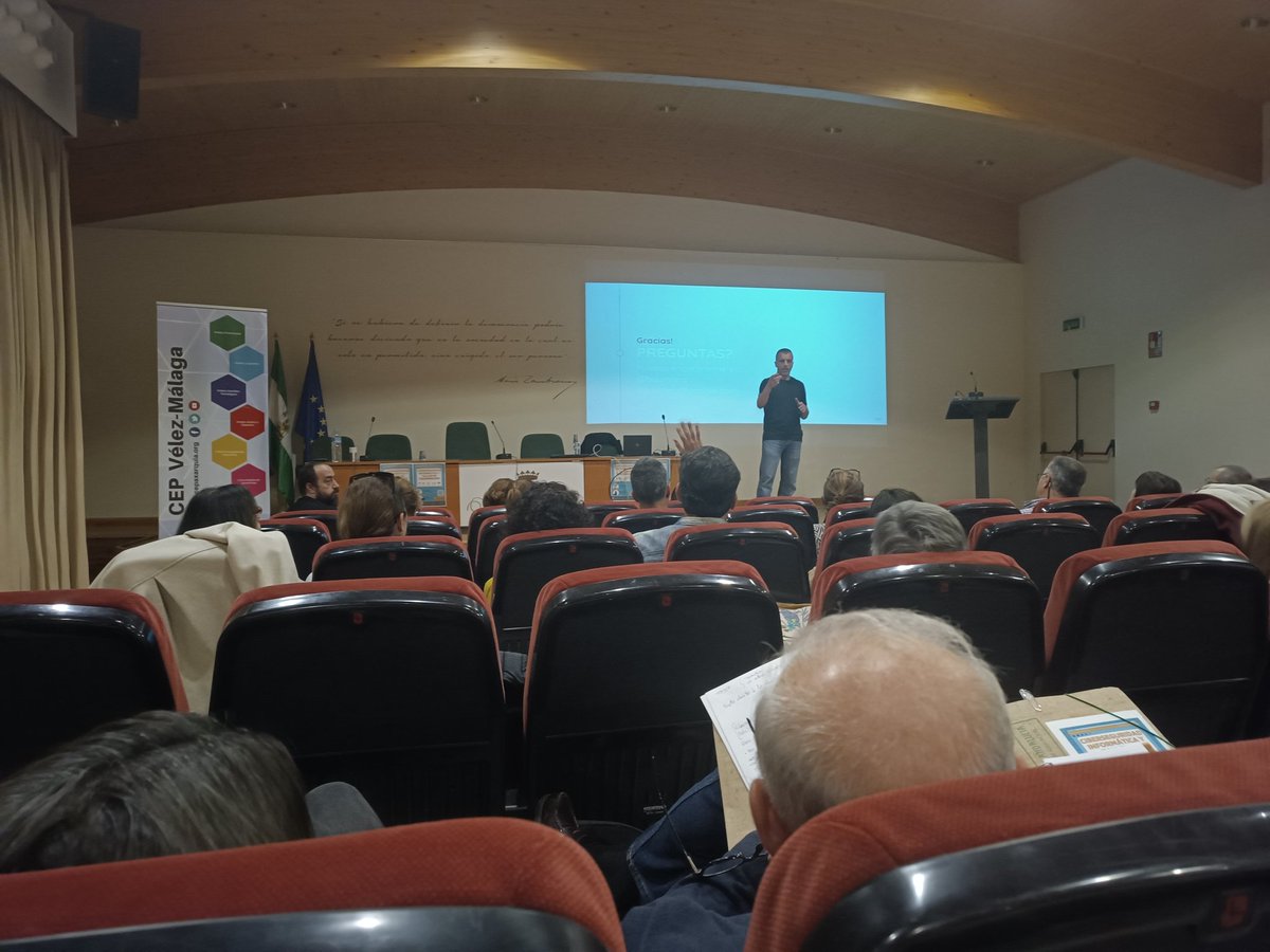 rafaleiva82's tweet photo. Un placer la tarde que hemos pasado con @bquintero en el @cepaxarquia hablándonos sobre ciberseguridad. Agradecimientos a @GonzaloETC por saludarnos desde Madrid y deseando escuchar a @Pipe_Jaen en dos días. https://t.co/SYMWiEOdH4