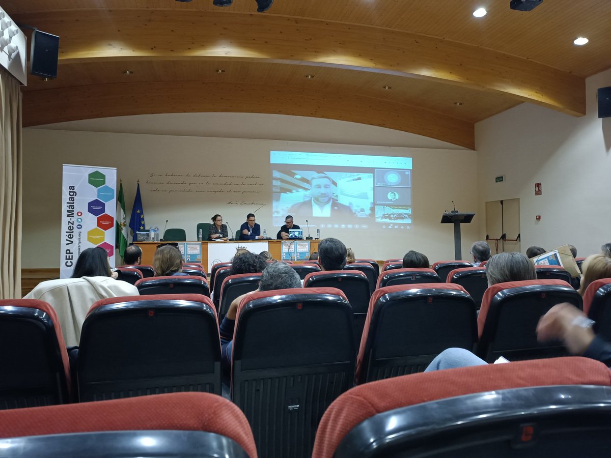 rafaleiva82's tweet photo. Un placer la tarde que hemos pasado con @bquintero en el @cepaxarquia hablándonos sobre ciberseguridad. Agradecimientos a @GonzaloETC por saludarnos desde Madrid y deseando escuchar a @Pipe_Jaen en dos días. https://t.co/SYMWiEOdH4
