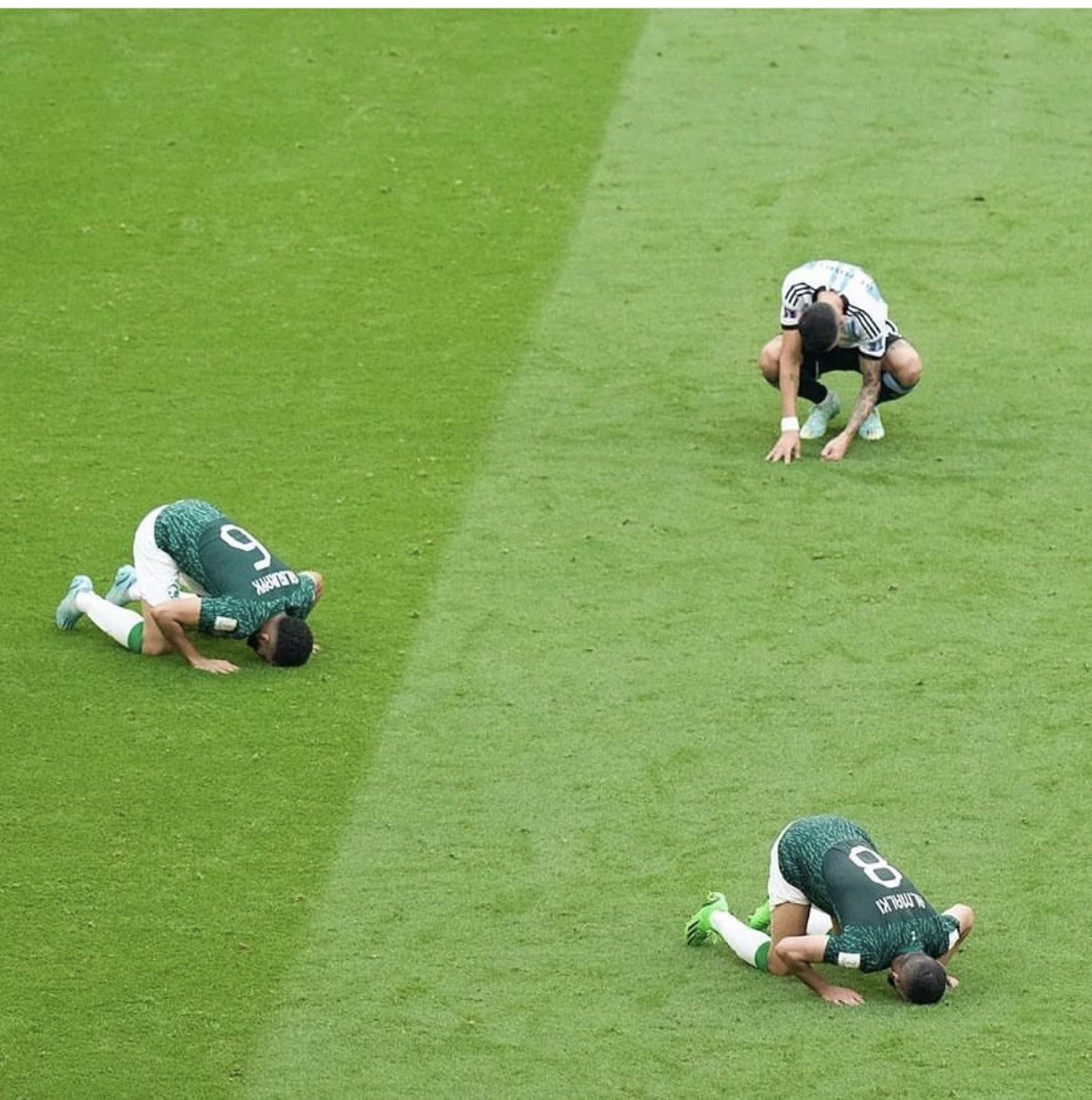 mohd_jibran07's tweet photo. what a match, what a moment 🇸🇦💚

#FIFAWorldCupQatar2022 #FIFA2022QATAR 
#FIFAWorldCup2022 #ksa #Saudi_Arabia https://t.co/kbLo7flMgs