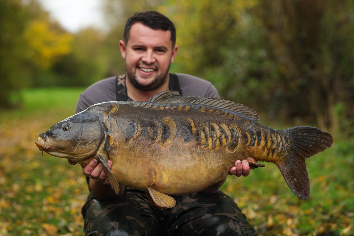 A massive contrast in weather from last week to this week, one of 19 from a mental session on my syndicate last Monday to Thursday, this one 33lbs..one of 6 30s topped off by the lakes big fully at 40lb 14oz (pics to follow 👀)