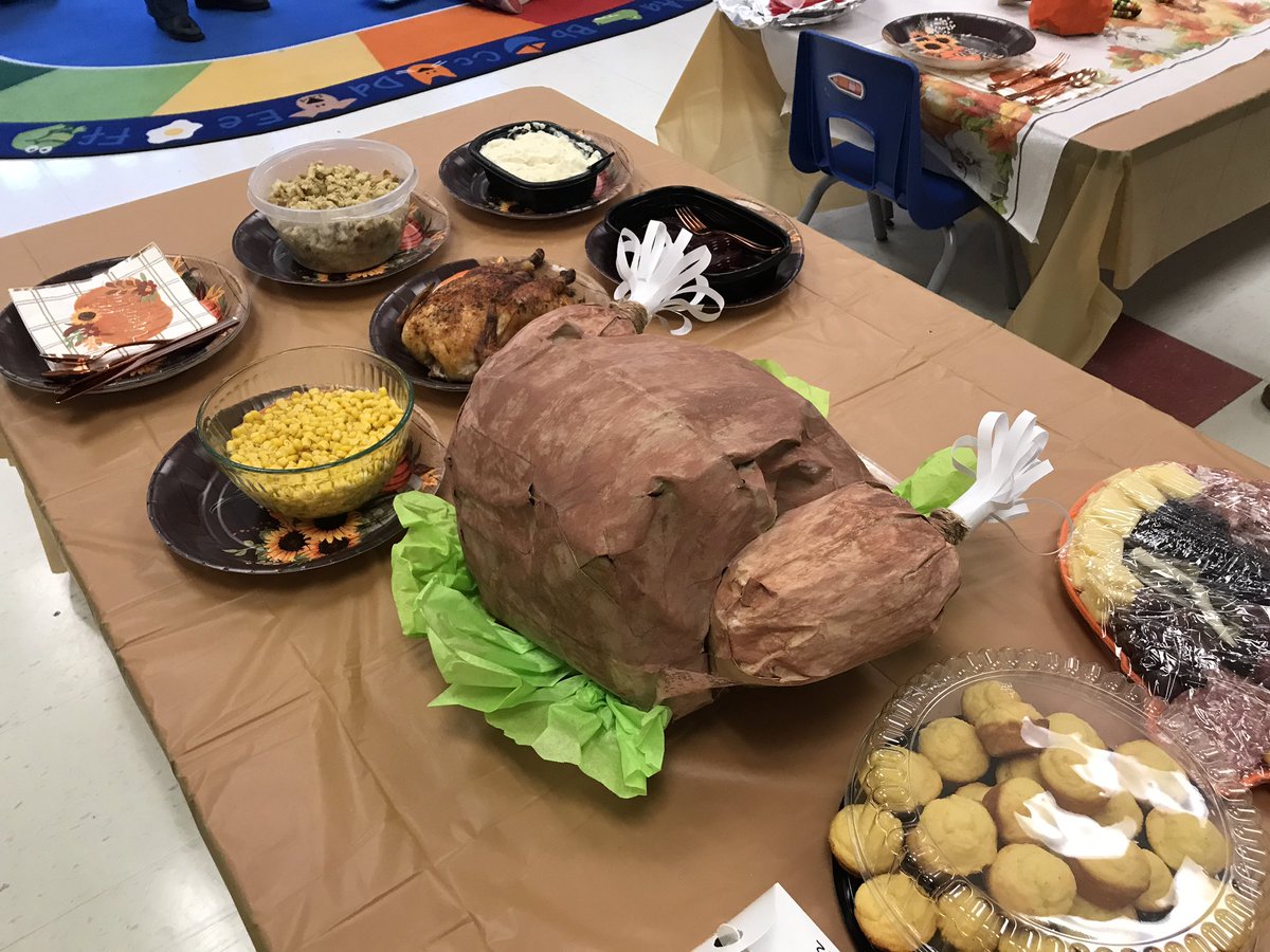 ConoverPrimary's tweet image. We are so thankful for the cheer, kindness, and love of our preschool students! Today’s feast &amp;amp; show highlights the many blessings we have.  May all of your holidays be filled with thanks and giving! @CNSchools @EricaReynolds00