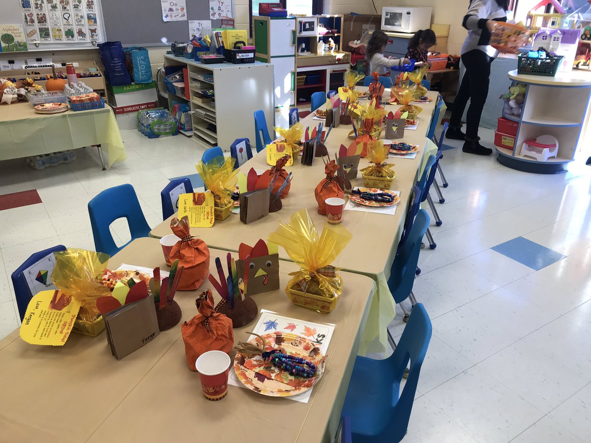 ConoverPrimary's tweet image. We are so thankful for the cheer, kindness, and love of our preschool students! Today’s feast &amp;amp; show highlights the many blessings we have.  May all of your holidays be filled with thanks and giving! @CNSchools @EricaReynolds00