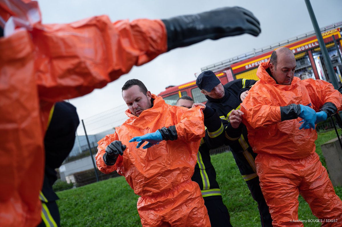 SDIS57's tweet photo. #Formation ☣️ | Du 7 au 18/11, 12 SP mosellans ont participé à la formation #RCH2. 👏🏻 Merci à l’encadrement pour la qualité des mises en situation et du contenu pédagogique, aux UO pour leur accueil ainsi qu’à l’ensemble des partenaires. ➕ d’image sur ➡️ https://t.co/UAGXzYORAU https://t.co/NGv53mCm8g